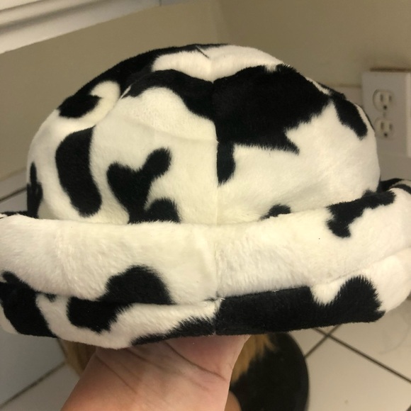 Black and White Beret Hat for those special occasions. Lovely hat to dress up. - Picture 9 of 9